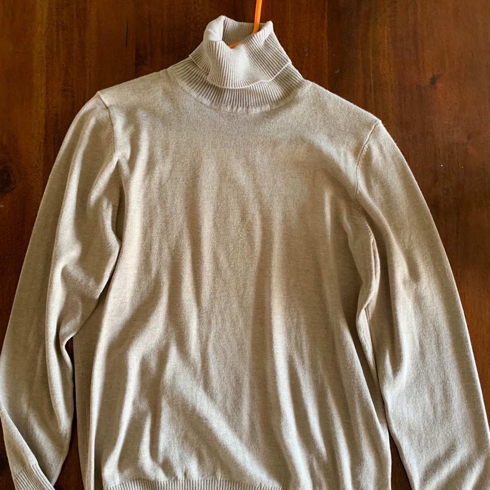Tan Turtleneck Sweater / Large